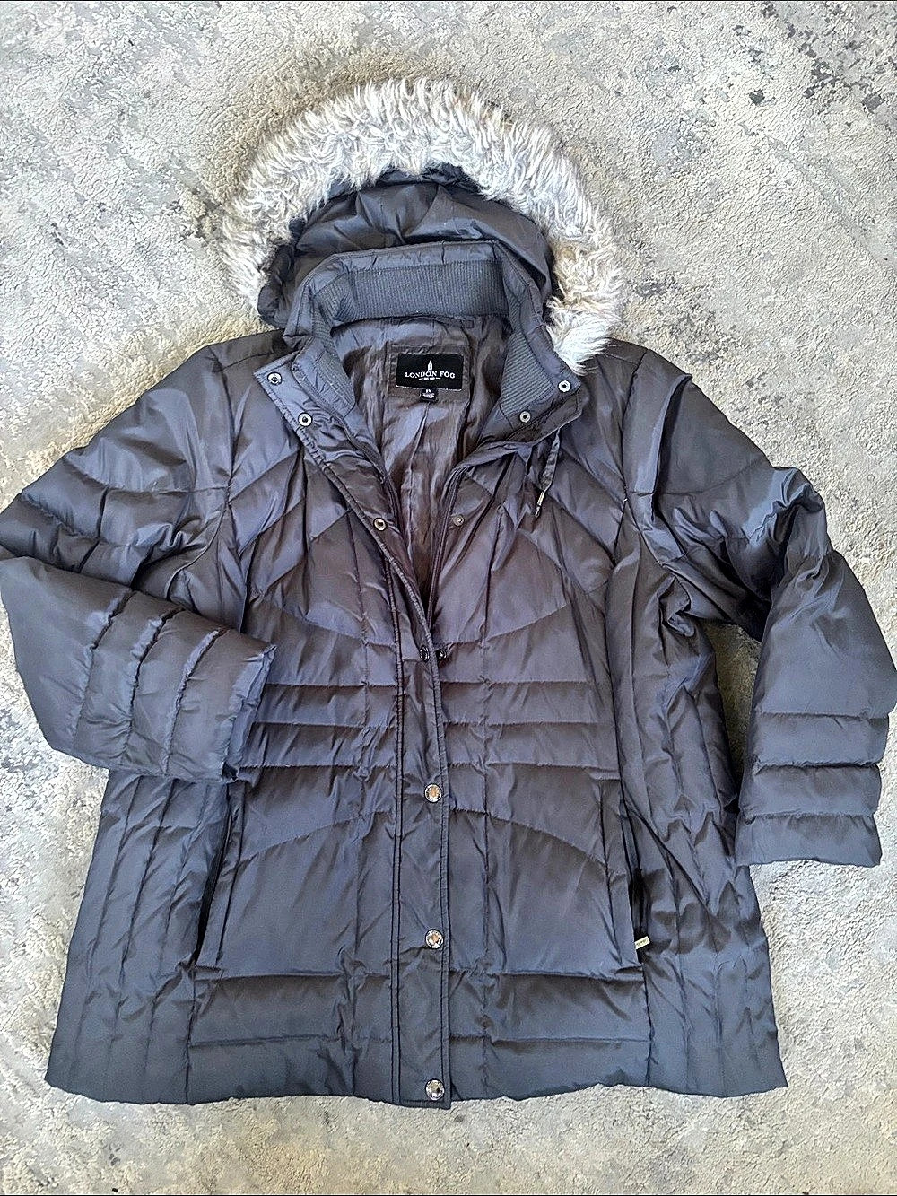London Fog Women's Chevron Puffer Coat with Faux Fur Trimmed Hood Gray Size 2X